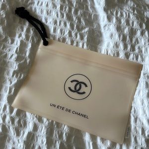 CHANEL makeup pochette